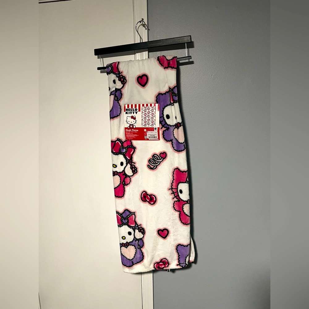 Hello Kitty dressed as a bear Throw !